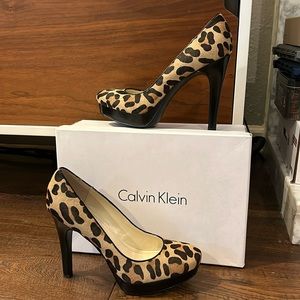 Calvin Klein Kendall Leopard Pony Print - Size 7.5